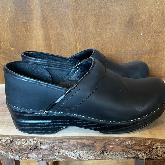 Dansko black clog. - Picture 3 of 8
